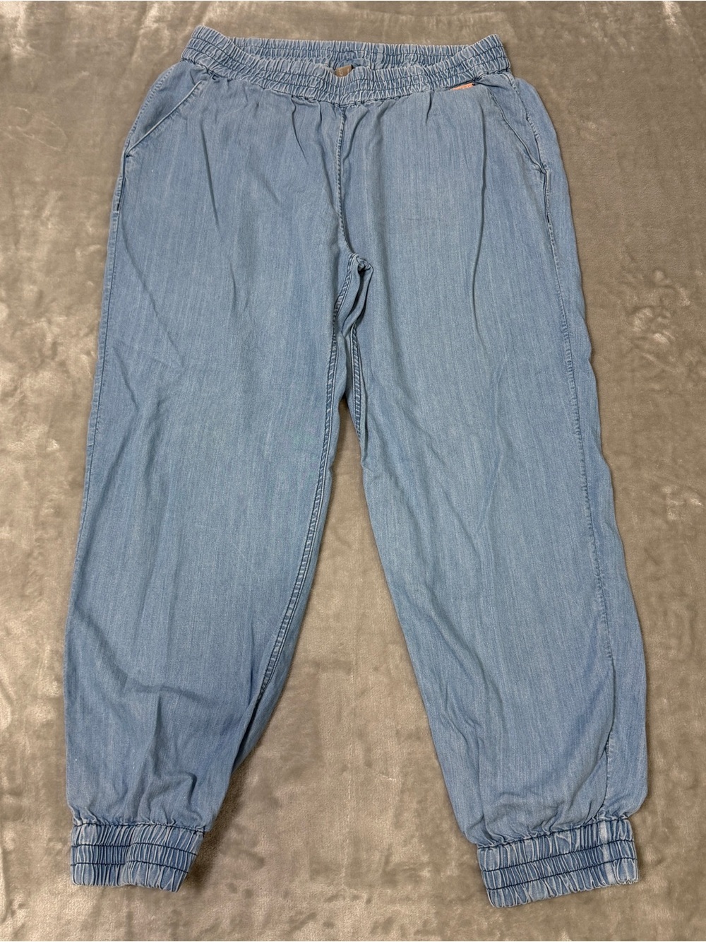 Sweaty Betty Chambray Light Blue Jogger Pants Women's Large Relaxed Fit